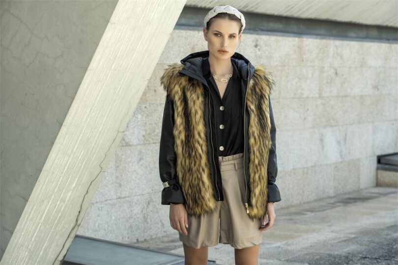 WOMAN'S COAT - Image 2