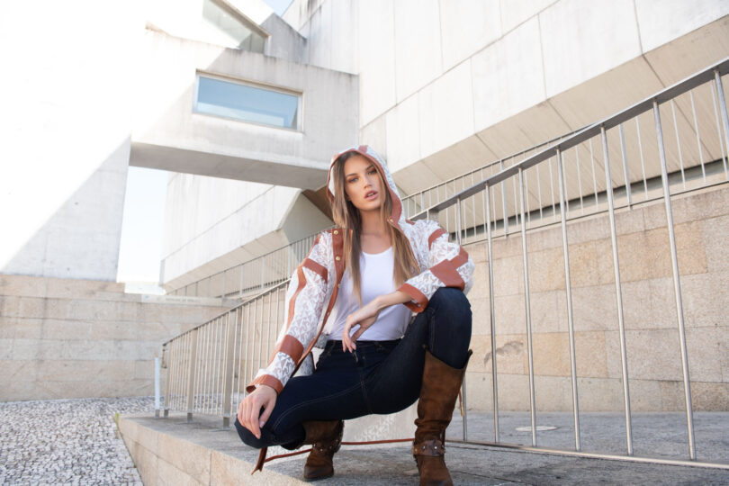 WOMAN'S COAT - Image 2